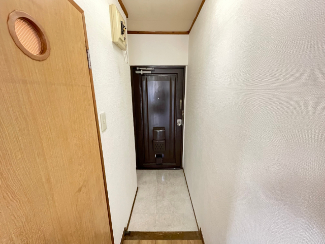 都ハイツ 玄関