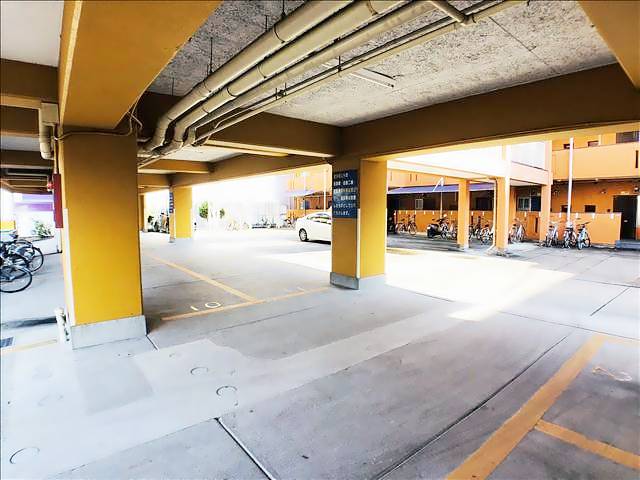 秀美寮 駐車場