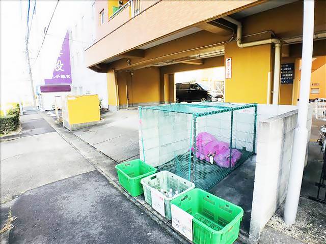 秀美寮 ゴミ置き場