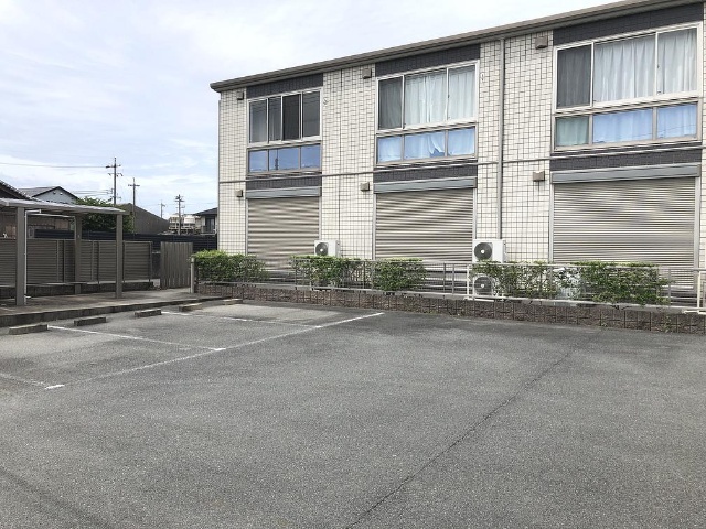 エミネンス東浜 駐車場