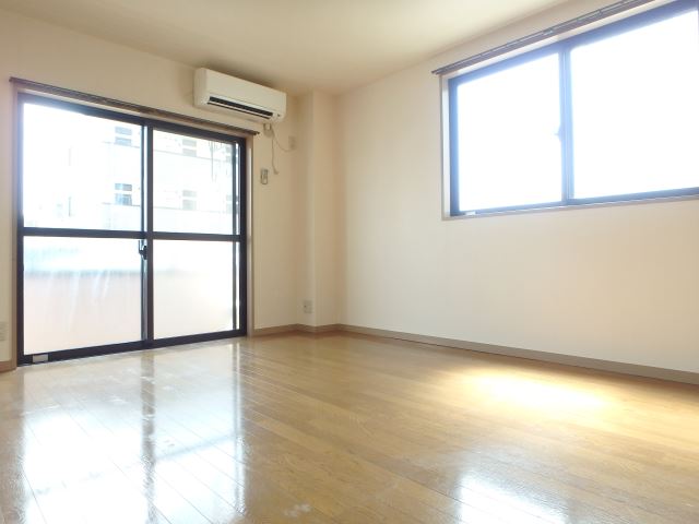 サンライズ 角部屋、窓、日当たり良好