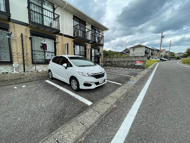サンヒルズ黒笹いずみ 駐車場