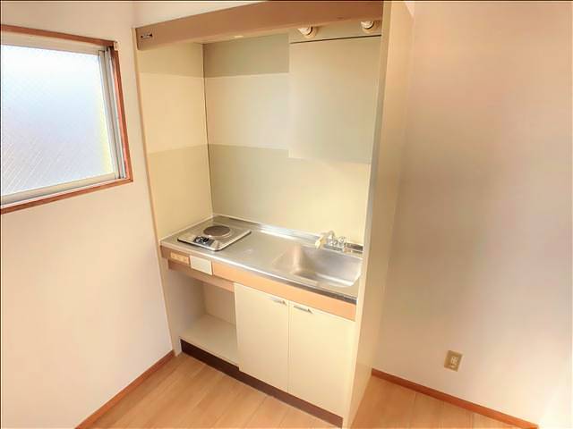 ライフ白金 一口電気コンロ付きのキッチンです。