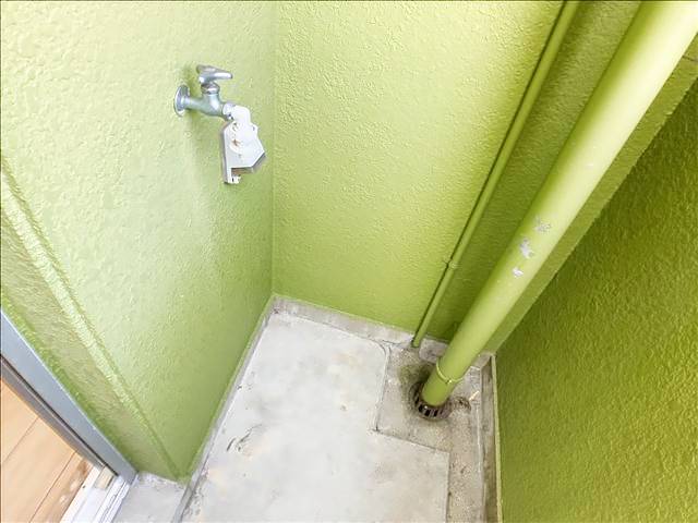 ライフ白金 室外洗濯機置き場です。