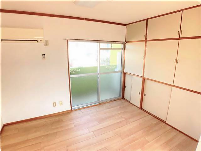 ライフ白金 壁、床共に状態良くきれいです。