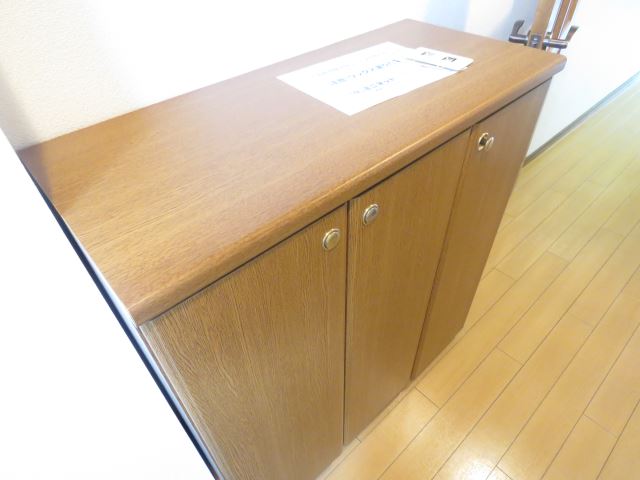 グロリアス本山 玄関