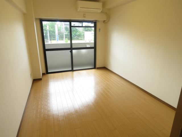 グロリアス本山 リビング