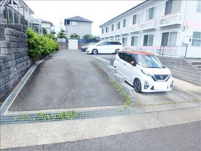 サニーホームズ 駐車場