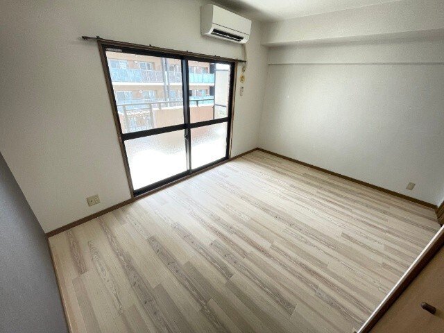 サンモール菊井 陽もよく入り、明るく温かみのあるお部屋です！