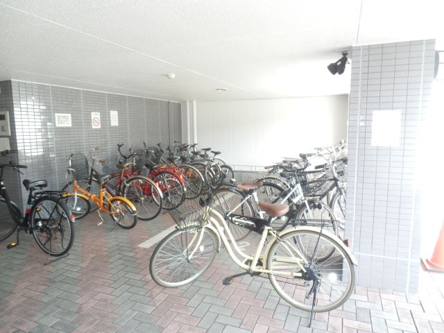 パークハイム鶴舞 駐車場