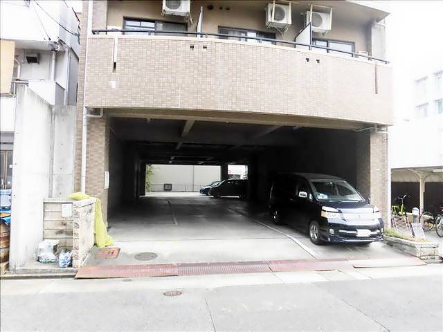バンベール高辻 駐車場