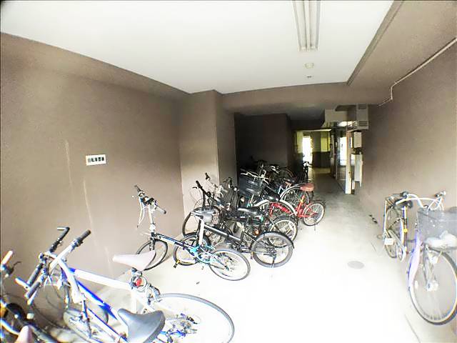 LUMINOUS TSURUMAKOEN 駐車場