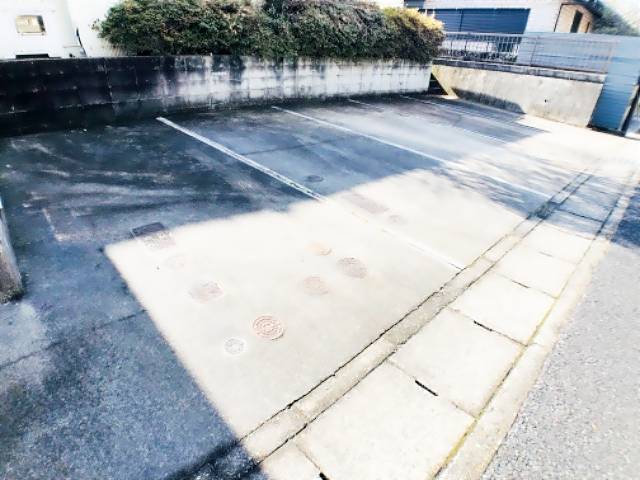 川本マンション 駐車場