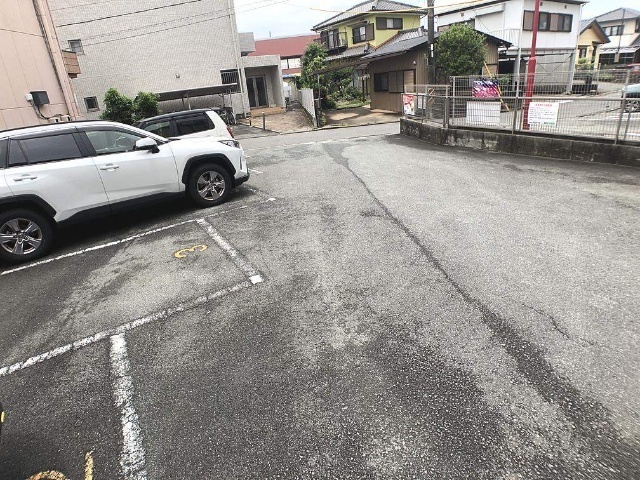 コート・スピカ 駐車場
