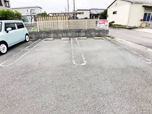 ルナフォレスト 駐車場