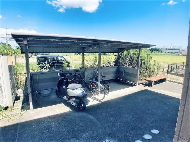 三重県津市白塚町 駐輪場です