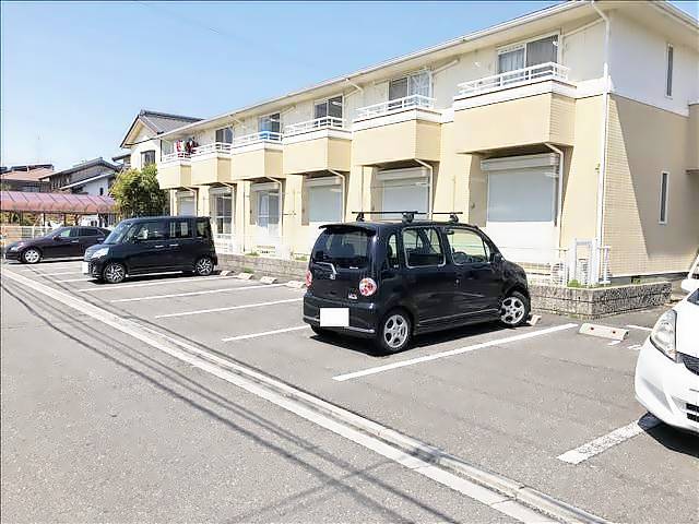 ラフォーレ・Ｎ 駐車場