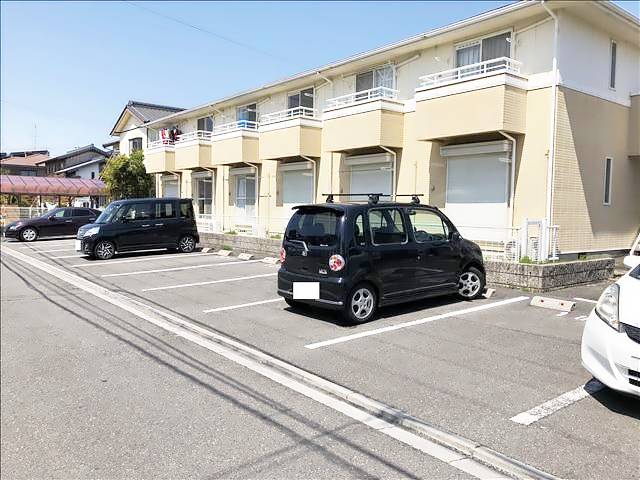 ラフォーレ・Ｎ 駐車場