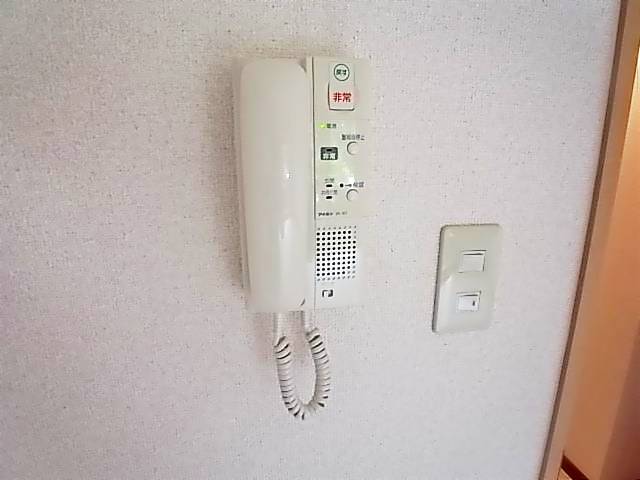 ラフィネ四ツ谷 エントランス