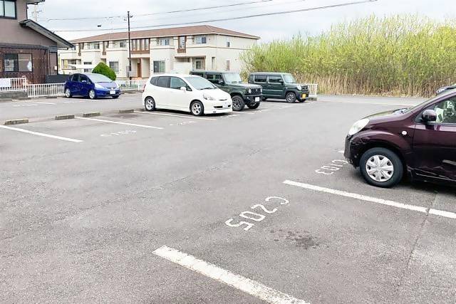 石神ハイツＤ 駐車場