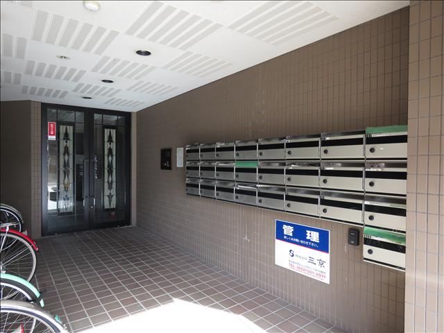ホワイトヒルズ本山 エントランス
