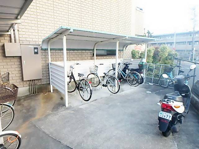 カムトゥルー 駐車場