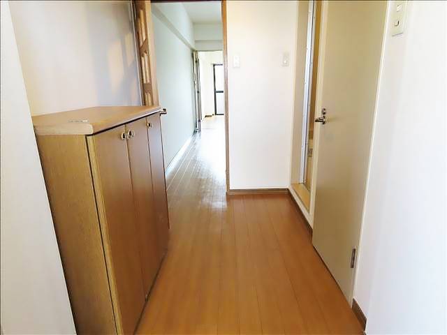 グロリアス本山 玄関