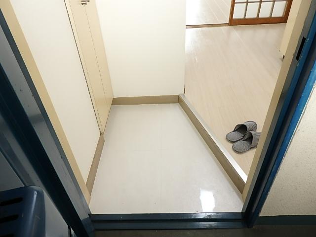 ホワイトビラ 玄関