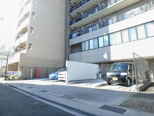 ロイヤルシーズ 駐車場