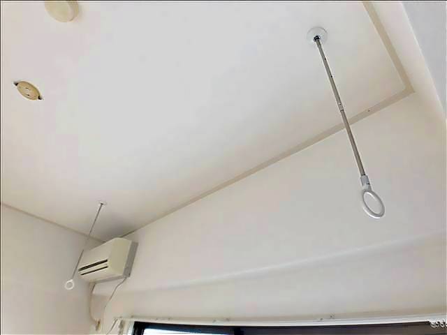 駅前ビル 吊下げ室内物干しです