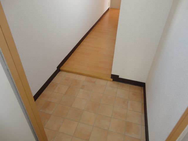 滝子ロイヤルハイツ 玄関
