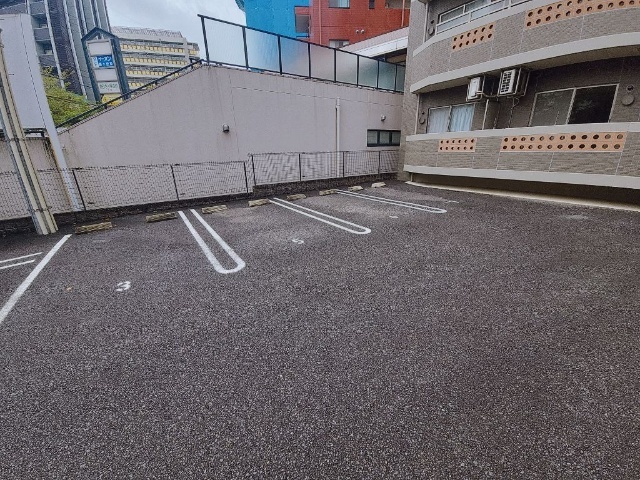 ベルメゾン三宅 駐車場