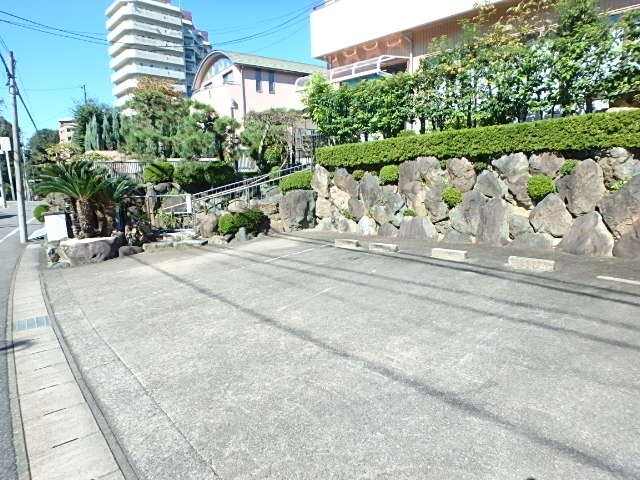 シャトー高峯 駐車場