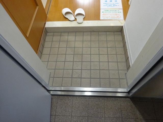 アールズコート一社東 玄関