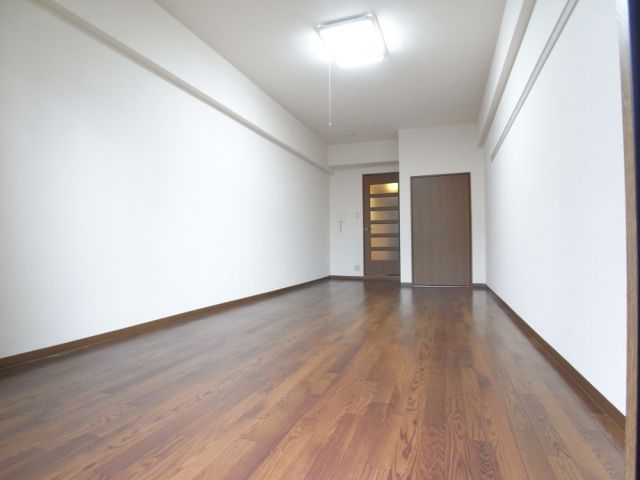 岡地レジデンス笹島 落ち着いた雰囲気の内装です。