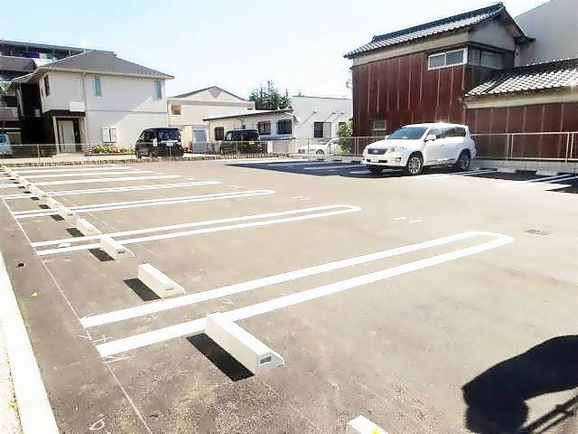 ヴィラ富木島Ⅲ 駐車場