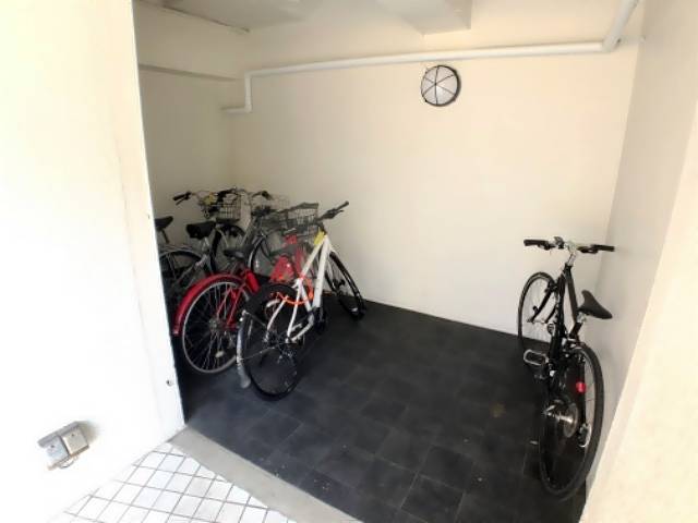 八事ミズキンビル 駐車場