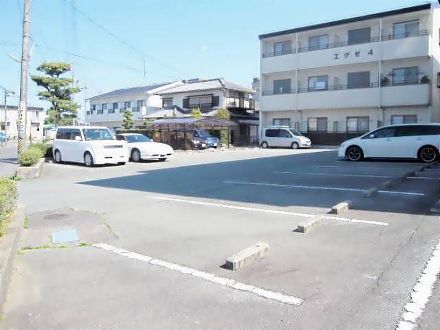 エグゼ３ 駐車場