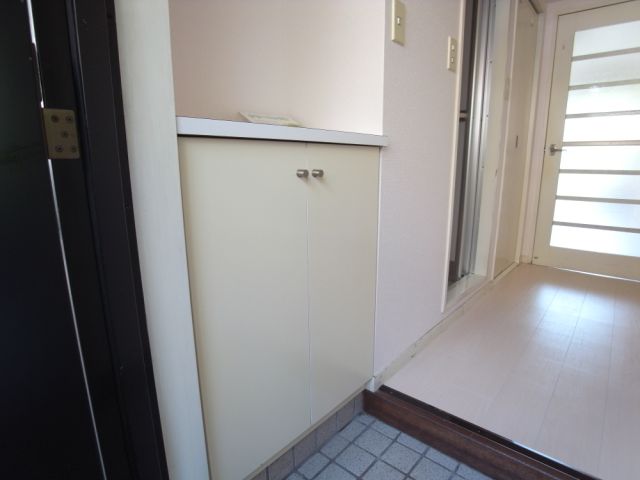 ＣＯＳＩビル 玄関