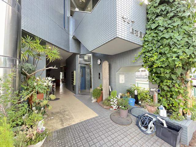 セピア良花園ビル エントランス