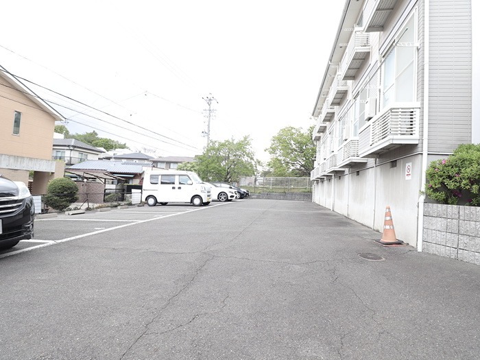 パークサイド春里 駐車場