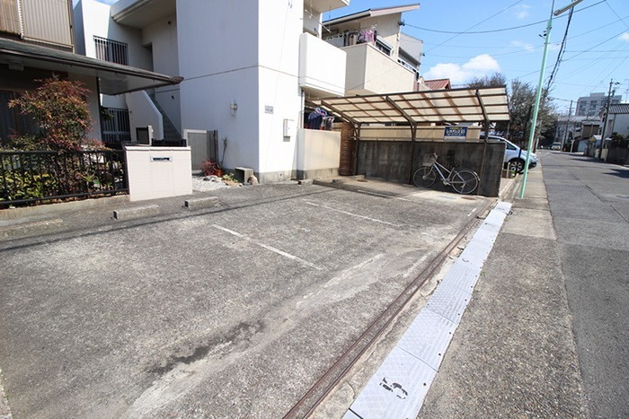 クレセント福原 駐車場