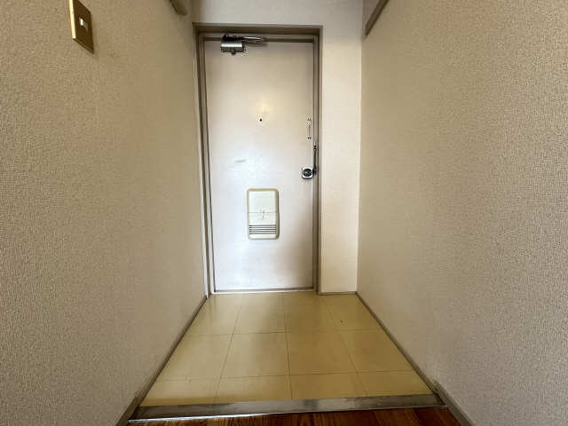 山一吹上ビル 玄関