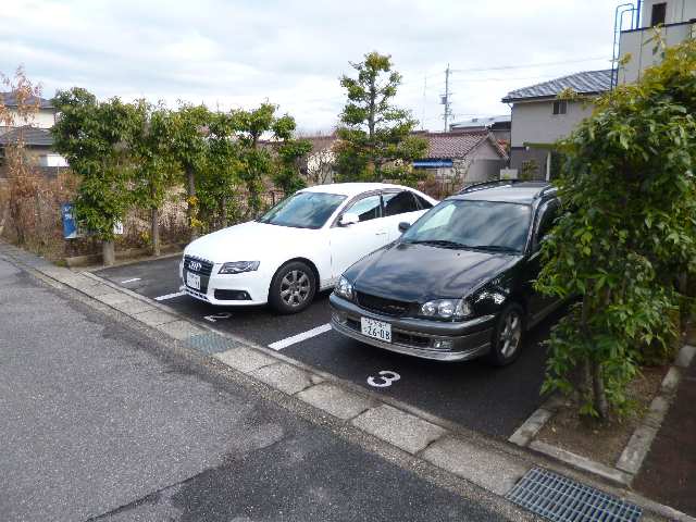 ネスパルド御幸山 駐車場