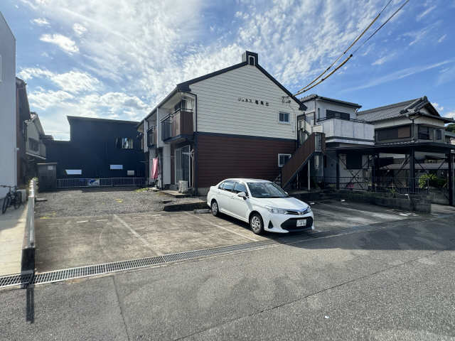 ジュネス竜美台 駐車場