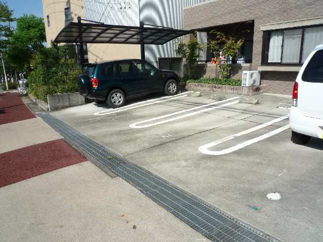  LIVELAN FUJIMIGAOKA 駐車場