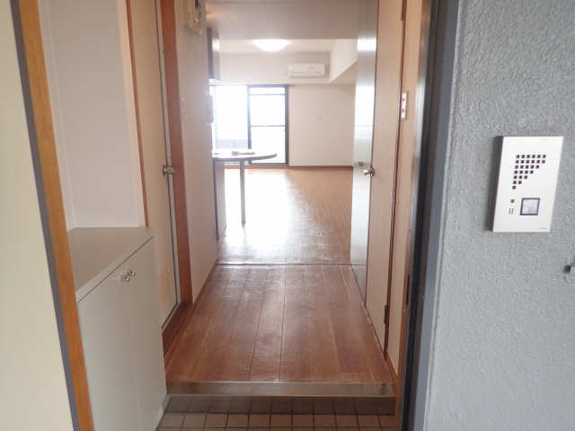 ラフィネ広路 玄関