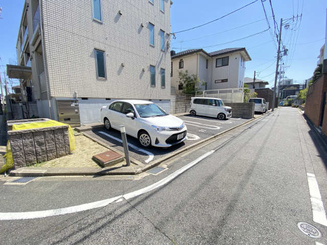 オーキッド・コート 駐車場