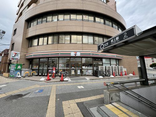 カーサ・ラ・フォンテ 【コンビニエンスストア】セブンイレブン 名古屋吹上駅前店まで454ｍ