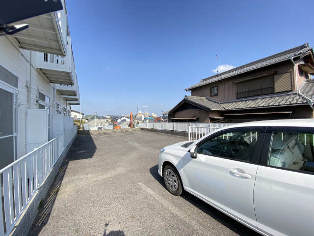 アーバン竜美 駐車場